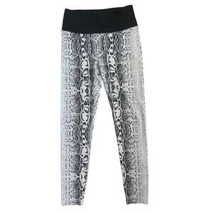 Noli Luxe‎ Gray & Black Snake Athletic 3/4 Length Leggings Size Small